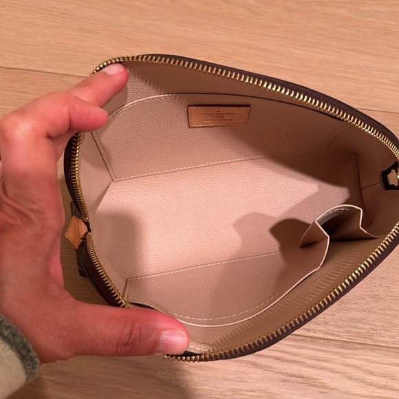 Louis Vuitton GM Cosmetic Pouch - Picture 7 of 12